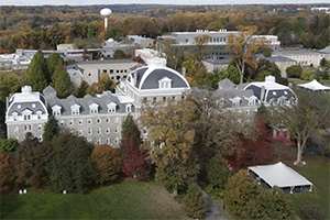 秋天的Swarthmore校园最佳线上娱乐的空中射击