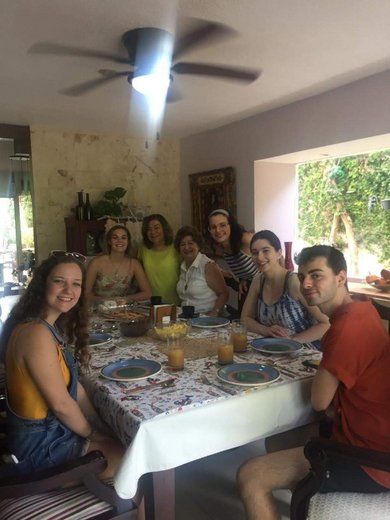 学生在梅里达的寄宿家庭晚餐,墨西哥