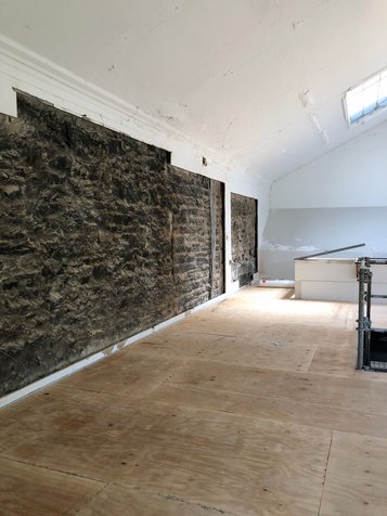 新准备安装的壁画空间在康妮Hungerford艺术工作室，Old Tarble。