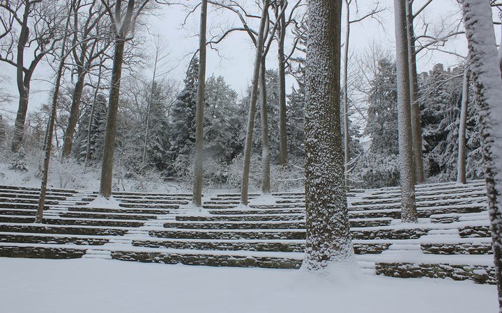 雪在雪中的圆形剧场