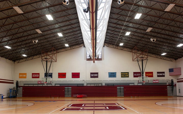 空的斯沃斯莫尔学院的篮球场最佳线上娱乐