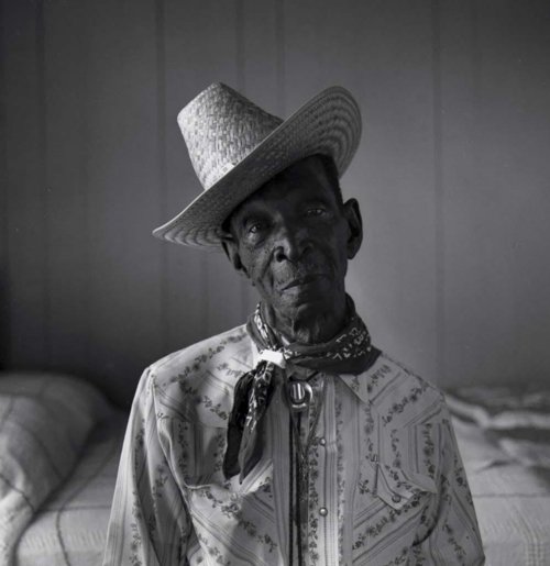 纳撒尼尔血性小子,一个具有传奇色彩的牛仔曾在沿海的奥康纳农场弯曲德州地区。