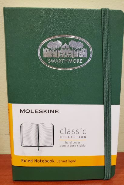 袖珍Moleskine笔记本的图像，规则，桃金娘绿色